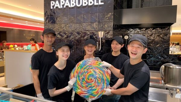 ‟世界一おもしろいお菓子屋さん”の異名を持つアートキャンディショップ「PAPABUBBLE（パパブブレ）」