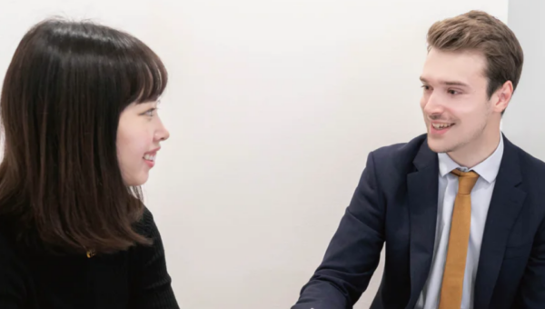 スパルタ英会話ってどんな英会話教室？脳科学に基づいた講義の仕組みや講師陣をご紹介！