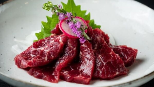 年間 1000 種類を食べまくる馬肉マニアが開店し各地で話題！業界初！馬肉専門の 24 時間無人販売店 「ONIKU STAND」＠名古屋、東京、神奈川、千葉
