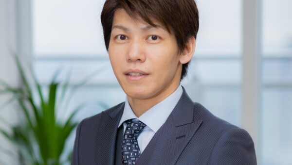 芸能人・著名人など延べ 2 万人を霊視で鑑定！“本当に神様がいる神社”を巡るツアーが人気！神様が見えるスピリチュアルカウンセラー島尻淳