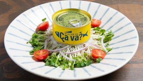 【サバ缶がそのまま乗ったそば】【納豆が乗せられた蕎麦タワー】そば屋の常識を覆す、女性や外国人が続々と入店する令和のそば屋！「スタンド JAPA-SOBA HANAKO」