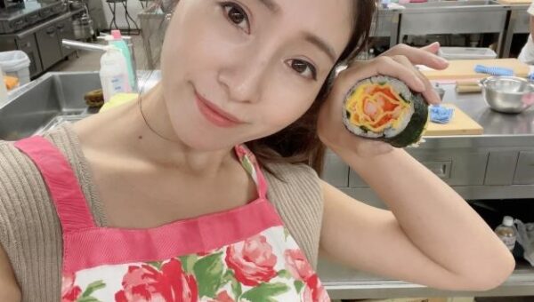 【ガールズ弁当】【ガールズ寿司バー】【熟女猥談バー】女子が活躍できる場を次々と生み出すプロフェッショナル！登録者約 35 万人を誇ったYouTuber なっち