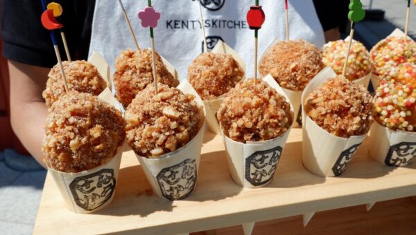衣に煎餅を使用した新しいご当地から揚げを考案！浅草の老舗煎餅屋とコラボした行列から揚げ専門店「KENTYSKITCHEN」