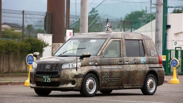 タクシーを利用する人にちょっとした幸せを感じてもらうために誕生…神奈川県の京浜交通圏でたった1台のみ走る神出鬼没の幸運タクシー　凄腕S級ドライバーが運転する「錆びタク」