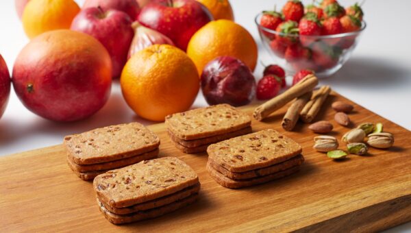 1日に必要な食物繊維を摂取するにはキャベツ1玉も必要⁉たった3枚のクッキーを食べるだけで1/2日分の食物繊維が摂取できる　累計販売枚数250万枚のヘルシークッキー「フルオーツ」