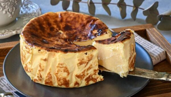 発売開始直後に3ヶ月待ち！ケーキ業界ではタブーの”熟成”に挑戦！特殊な二段熟成により、旨味が約2倍、8倍のねっとり感を実現した「熟成バスクチーズケーキ」