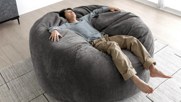 全身を受け止めるこのサイズ！人をダメにする最終形態 ビーズ+ウレタンで解決！超ど級“もっちりフィットクッション”誕生