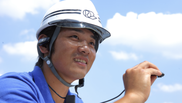 【見慣れない“県外ナンバー”の乗用車や“手書きの手紙”に要注意】 急増する屋根修理詐欺師の見分け方を伝授！ 屋根の悪徳業者から市民を守る屋根屋 森亮介（もり・りょうすけ） ※森氏へのインタビュー取材が可能です