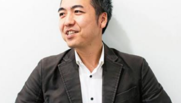 ～“新卒採用ゼロ旅館”を“働きたい旅館”に変えた！～ 「おもてなし採用」などを考案し、企業の採用をサポート 1,000 社以上の採用に携わるスペシャリスト 深澤了 ふかさわりょう ※深澤氏へのインタビュー取材・密着取材が可能です！