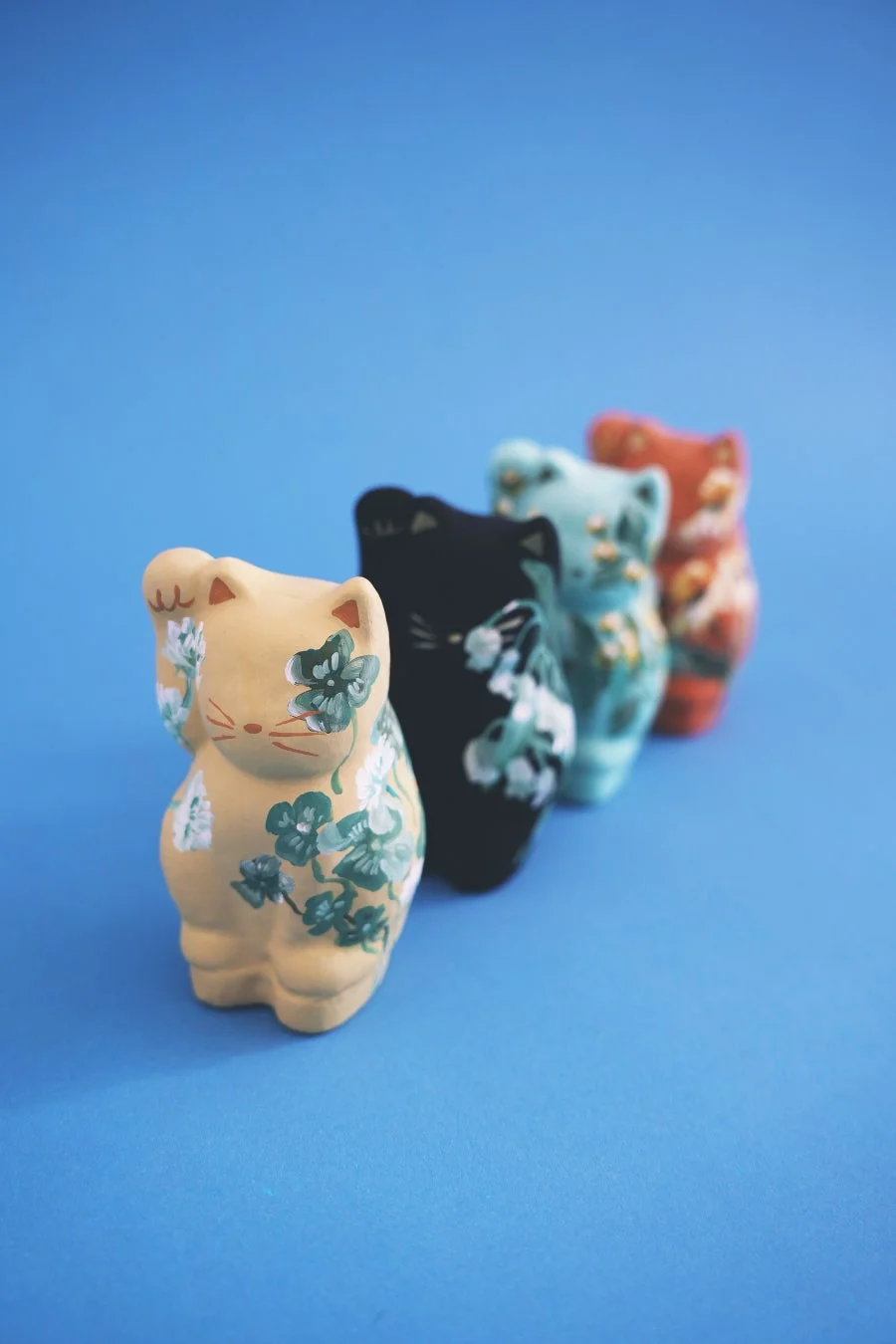 花柄の招き猫4体
