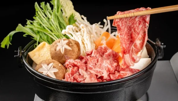 秋の城崎温泉で家族旅行！願い叶う5つの外湯と贅沢但馬牛すき焼きを満喫「湯宿ささくら」特別プラン
