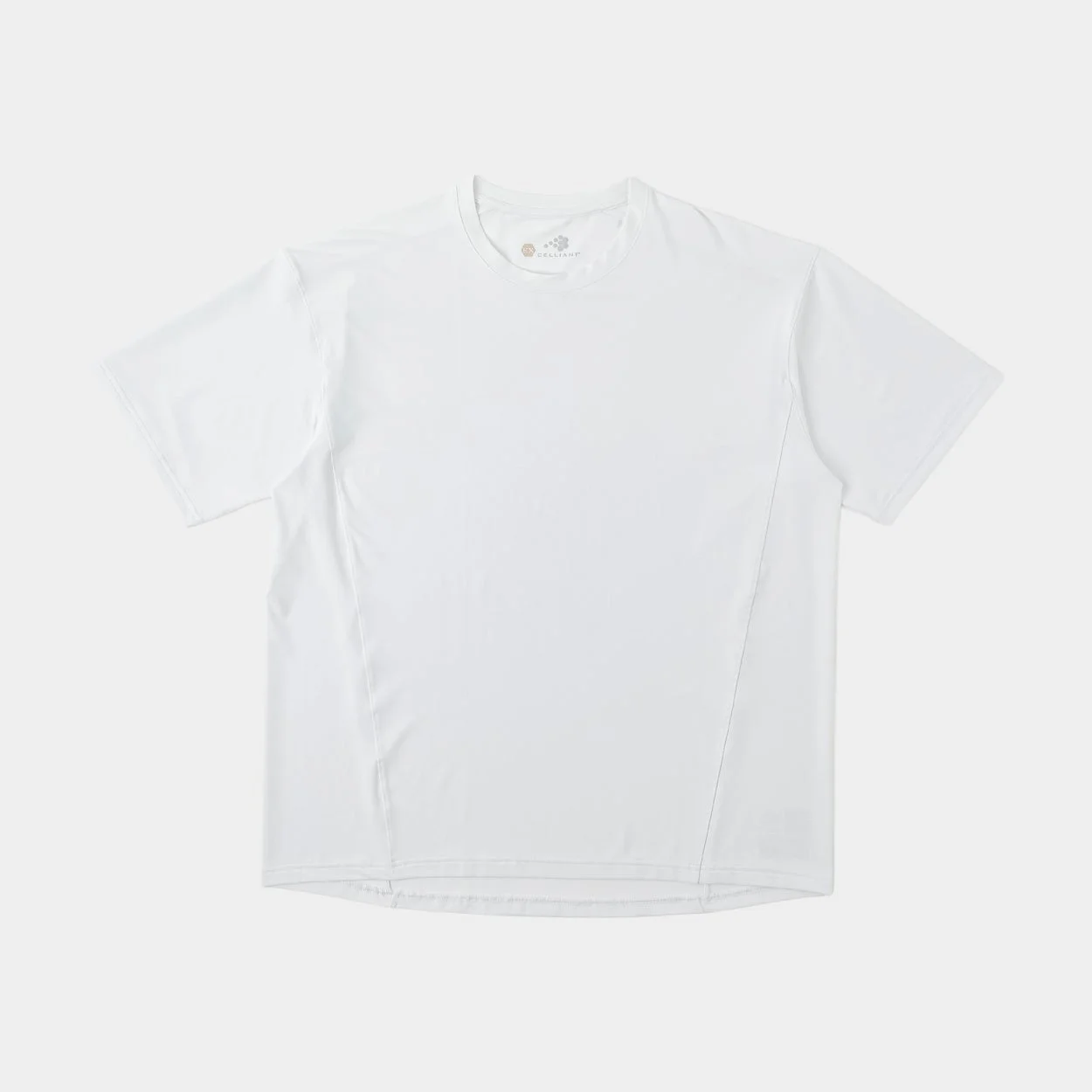 白い無地の半袖Tシャツ