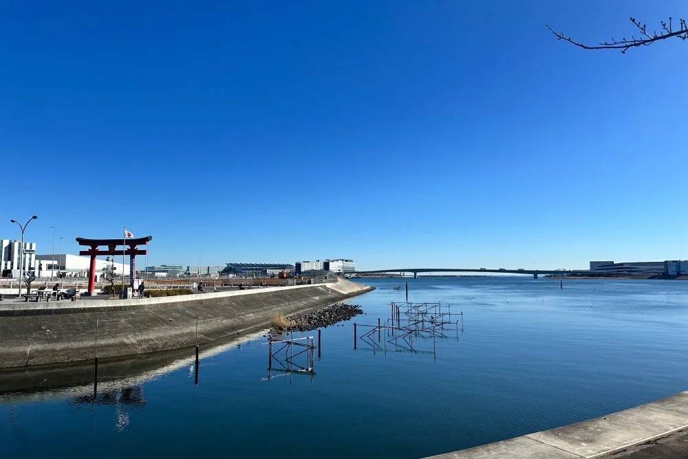 鳥居と水辺