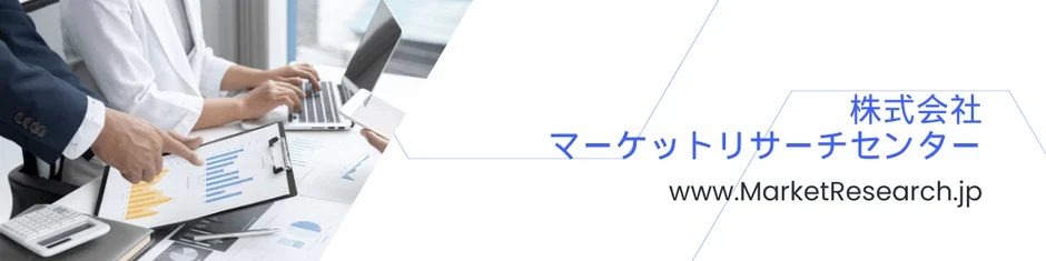 ビジネスパーソンがデスクで資料やグラフを見ながら議論している様子。市場調査やデータ分析を行う企業の活動を示唆