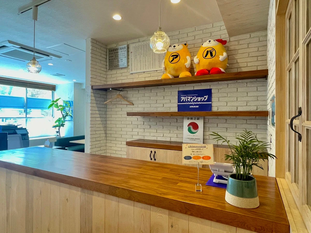 アパマンショップの店舗内カウンター周りの様子
