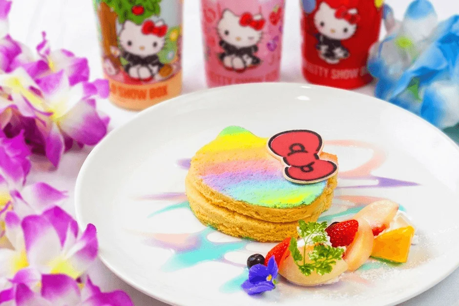 ハローキティをテーマにしたカラフルなパンケーキがメインのデザート。