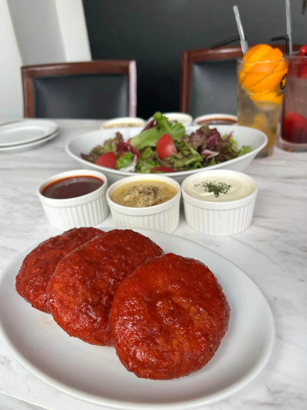 3種類のソースが並ぶRED CHEESE STICK