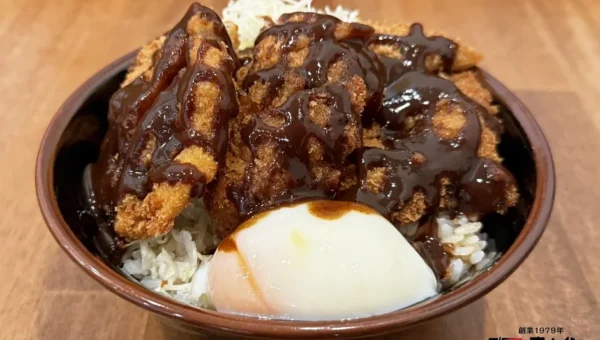 辛くて旨い！「神戸どろからソースかつ丼」が9月限定で再登場！