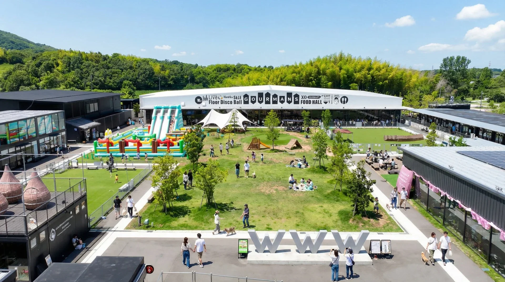 WHATAWONの広々とした屋外商業施設