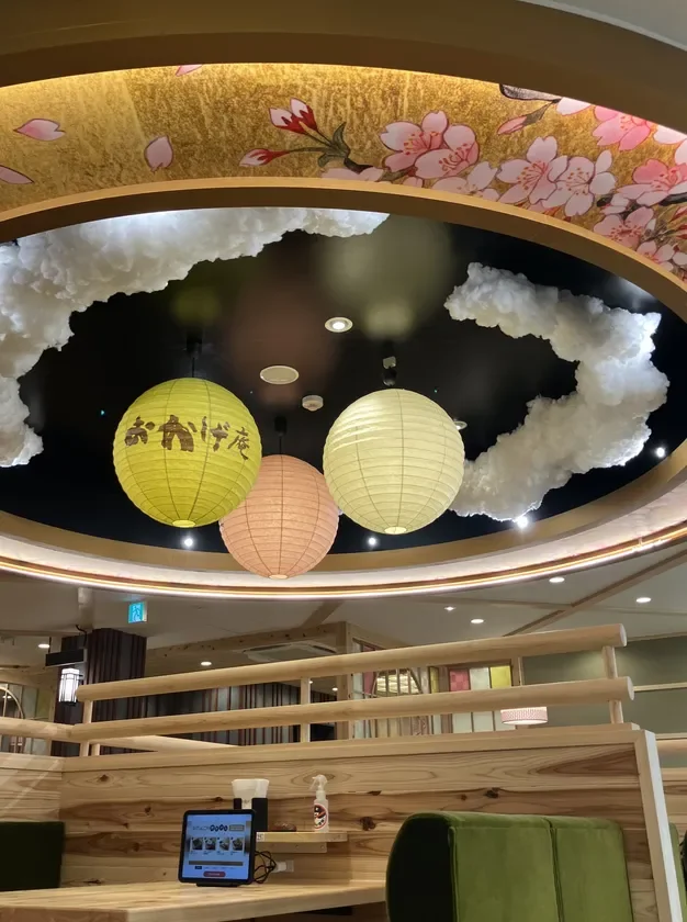 和風,レストラン,飲食店,内装,提灯,桜,天井装飾,木製,タブレット,おかげ庵