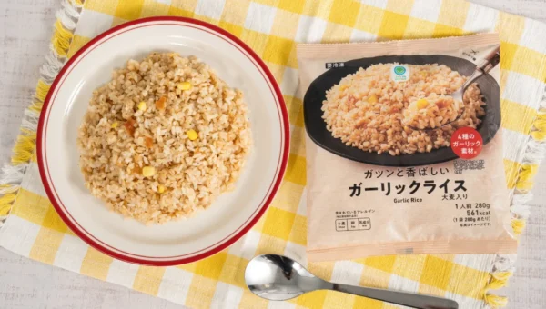 物価高でも大満足！ ファミリーマートから「ガツンと香ばしいガーリックライス」が280gで321円、8月25日発売