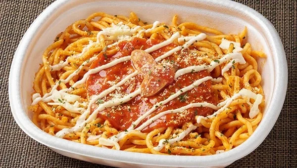 ファミリーマート45周年記念！「パンチョ監修 大盛 太麺！チーズナポリタン」が2026年9月1日（火）より全国で発売