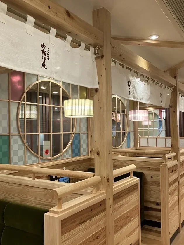 和風、木造、個室、居酒屋、レストラン、内装、障子、丸窓、伝統的、モダン