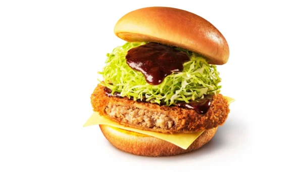 食欲の秋にぴったり！モスバーガーから「メンチカツチーズバーガー ～デミグラスソース～」が期間限定で登場