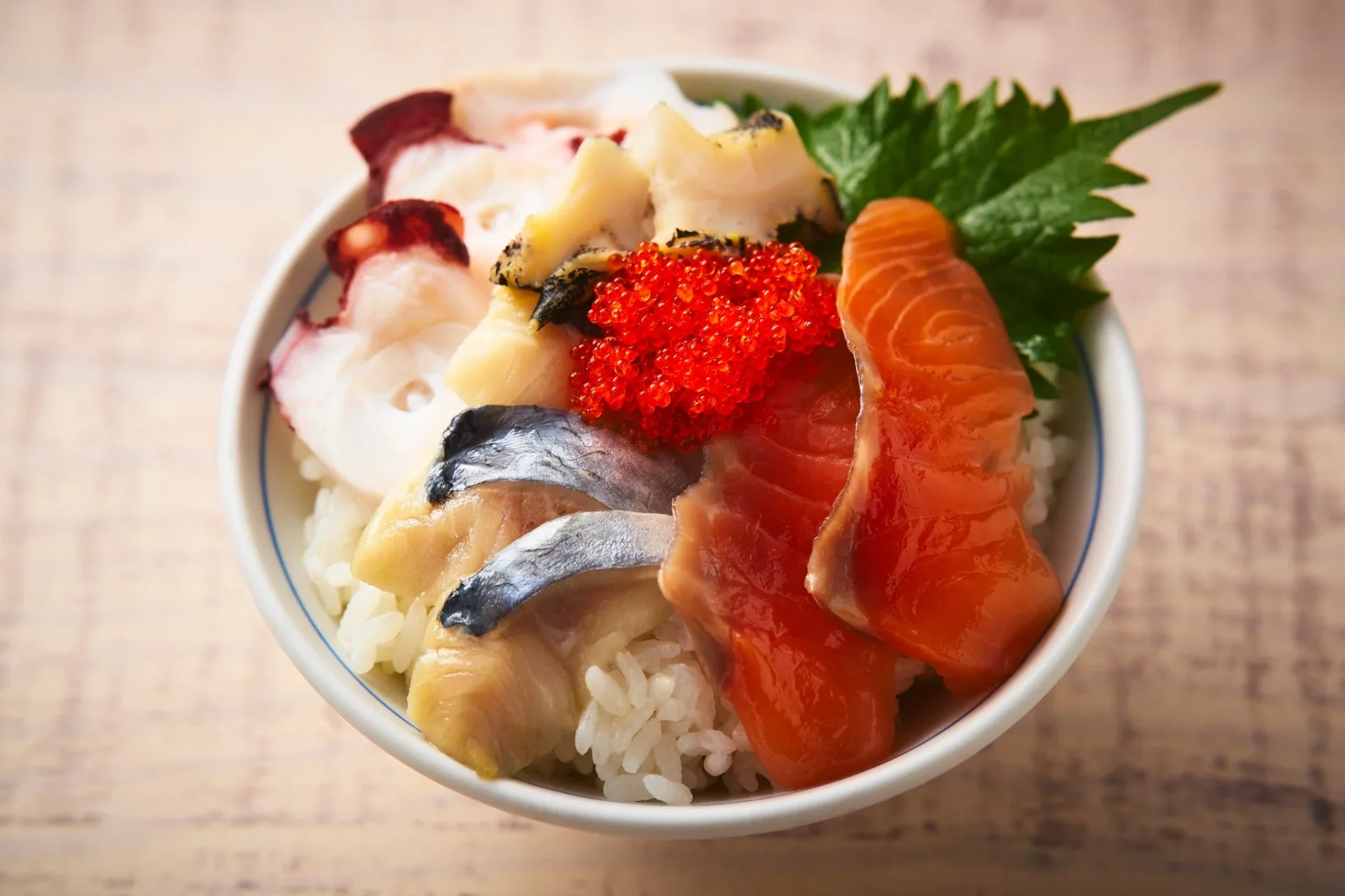 豪華な海鮮丼