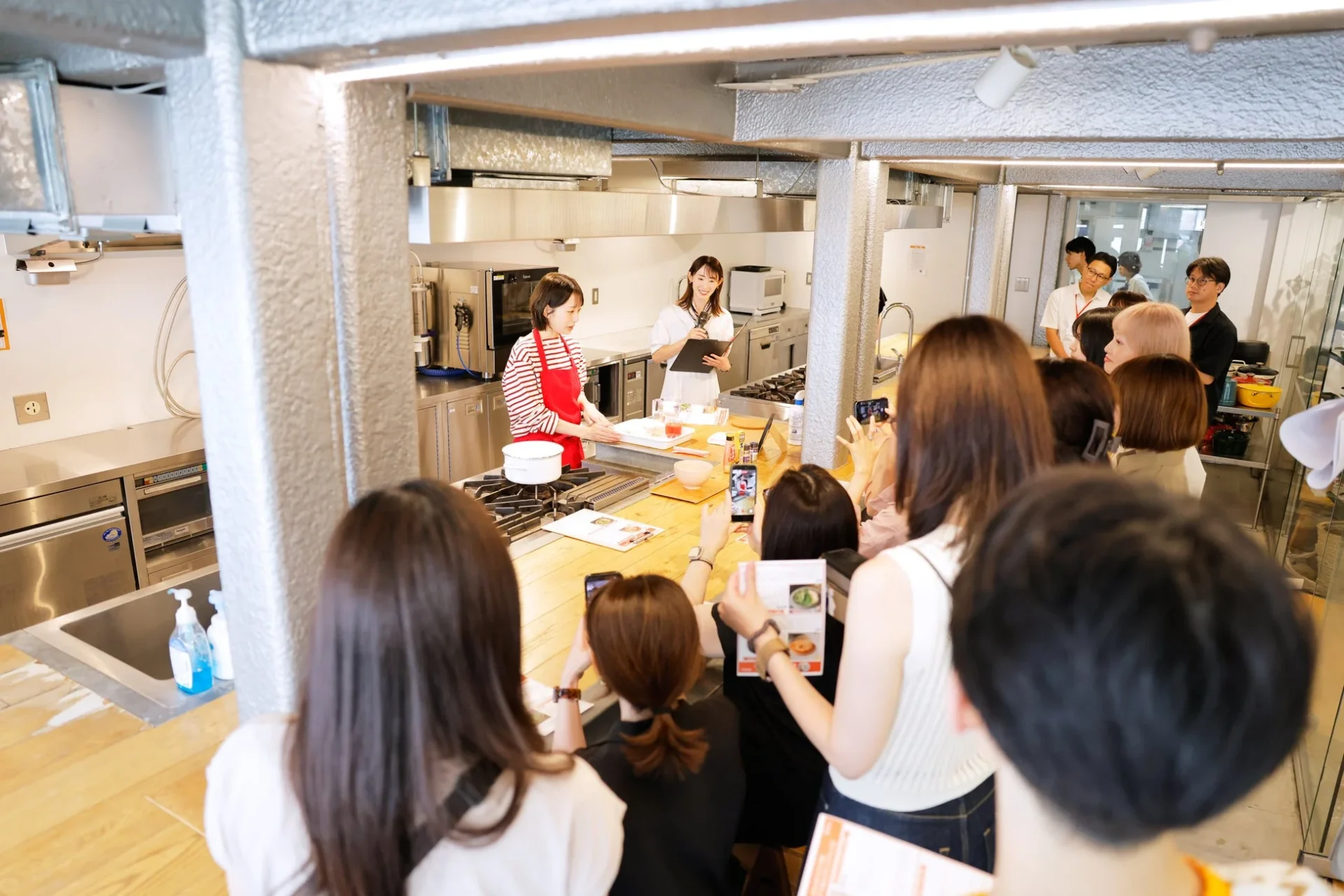 イベント参加者と長谷川あかりさん