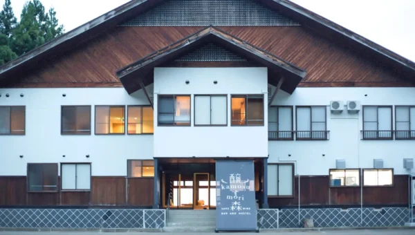 旅行メディア「旅色」が新潟の隠れ宿「醸す森」の宿泊プラン販売を開始！地酒とブランド肉をオールインクルーシブで堪能
