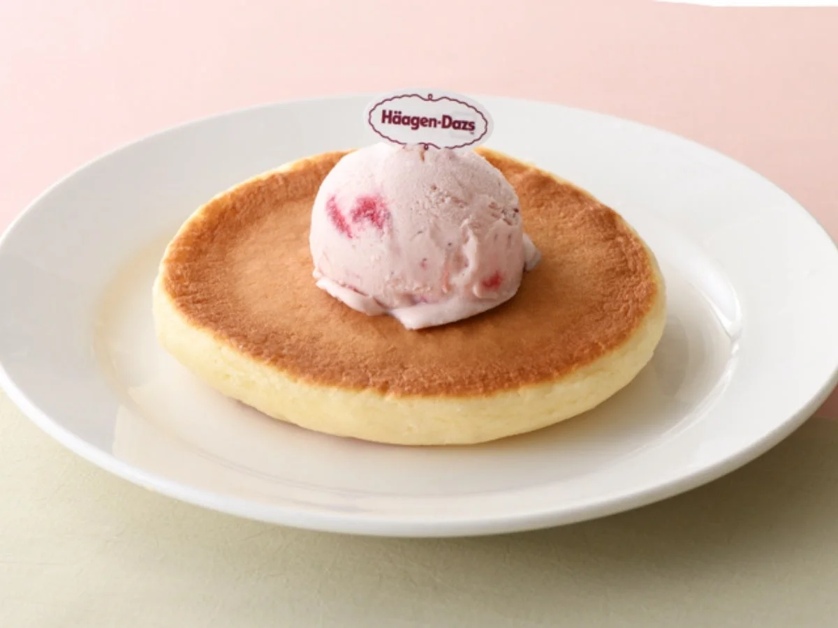 パンケーキとストロベリーアイス