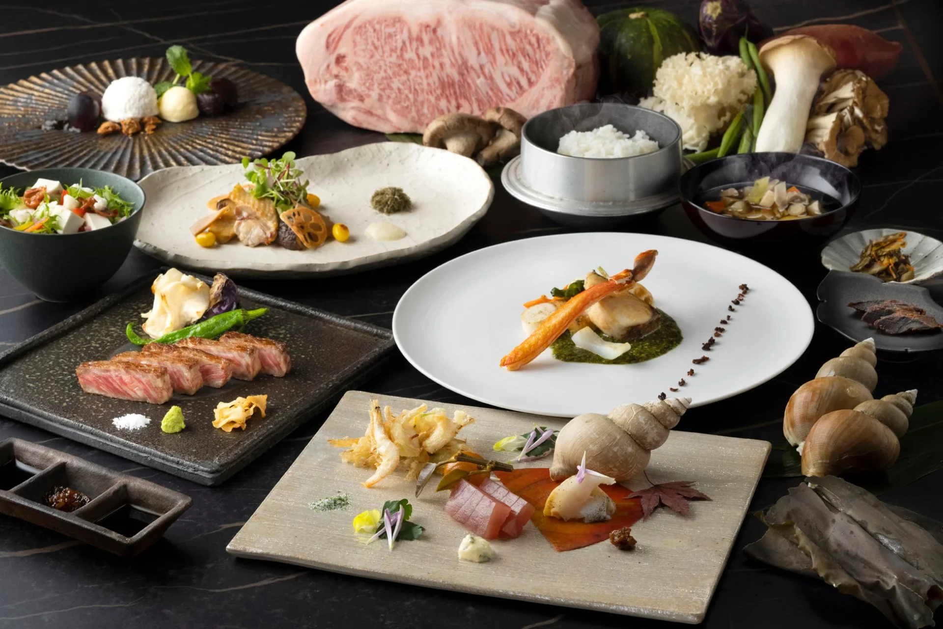豪華な日本料理のフルコース
