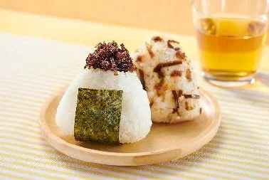 おむすびツナ昆布を使ったおにぎり
