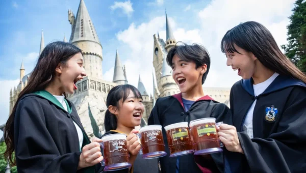 USJ『ハリー・ポッター™』エリアが映画公開25周年で盛り上がる！『バック・トゥ・ホグワーツ™』限定フード＆グッズで魔法学校の新学期を満喫！