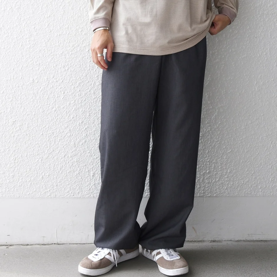 スラックス着用例（グレー）