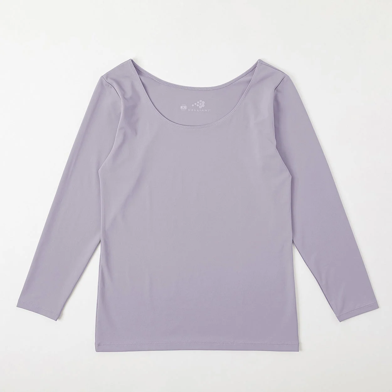 ラベンダー色のシンプルな長袖UネックTシャツ