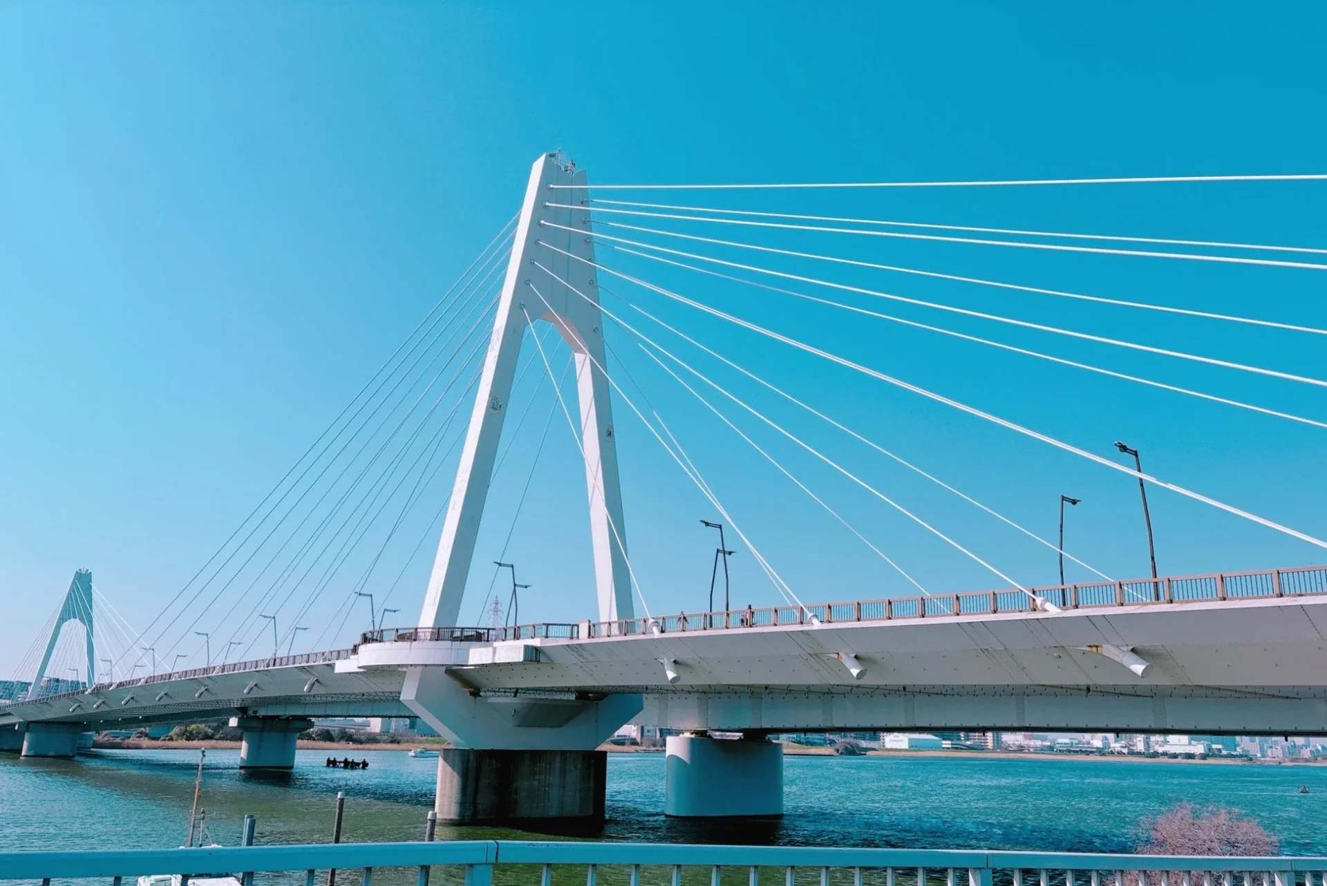 橋と川の風景