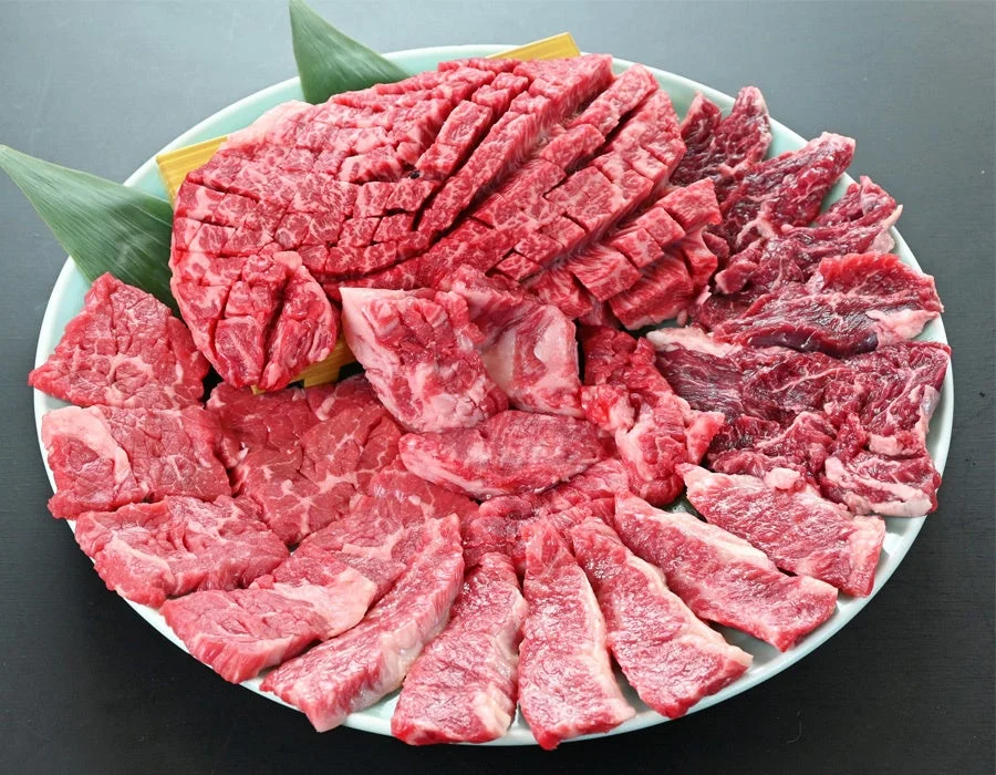 豪華な生肉盛り合わせ