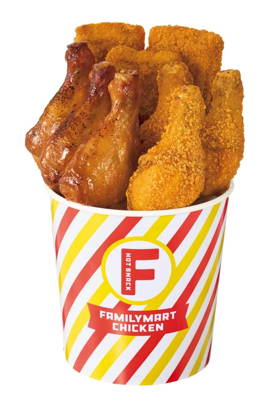 ファミリーマートのロゴが入ったバケツに、照り焼き風のチキンとフライドチキンが詰め合わせになっている様子