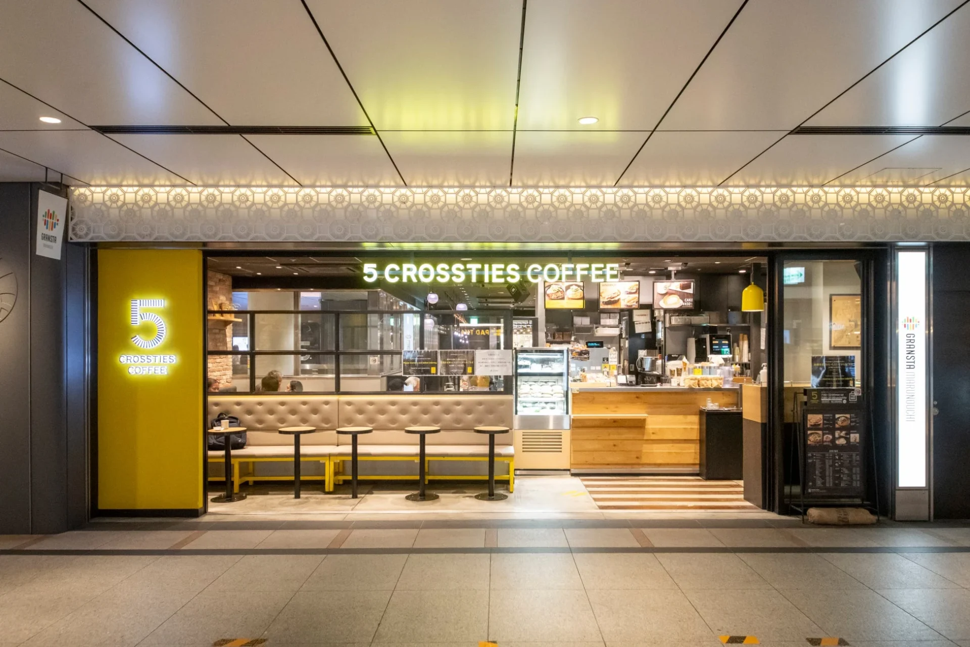 5 CROSSTIES COFFEE店舗外観