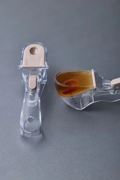 透明なプラスチック製医療・検査器具