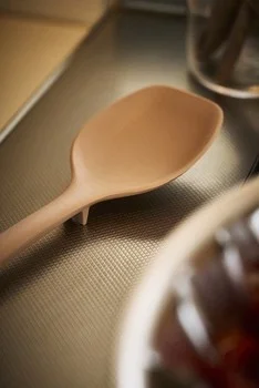 茶色の調理用スプーン