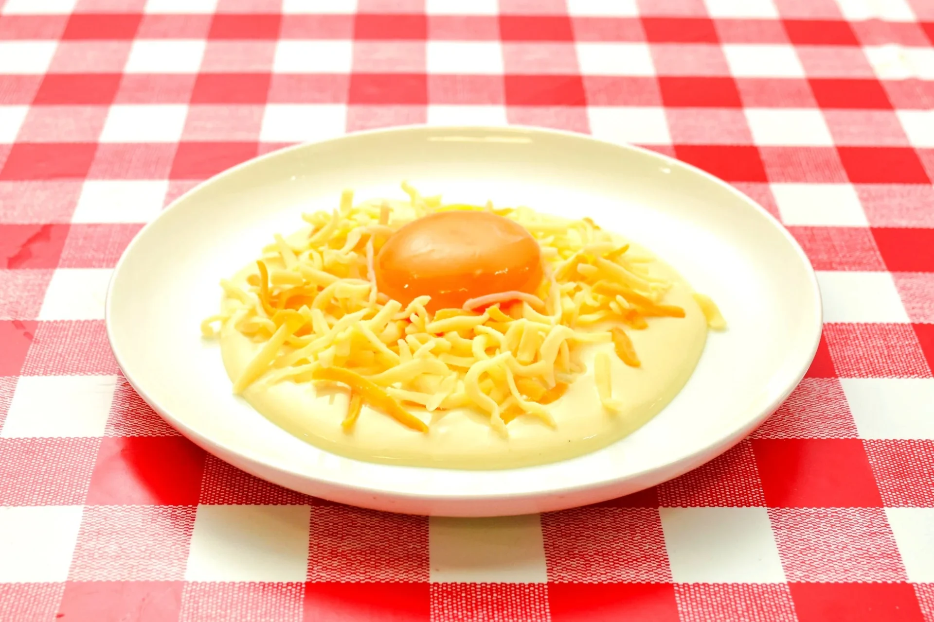 卵黄とチーズソースのクローズアップ