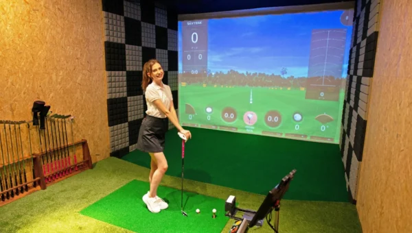 福井市に新感覚アミューズメントフィットネス「FIT-EASY 福井松本店」がプレオープン！ゴルフ、サウナ、女性専用ピラティス、健康カラオケでウェルネスライフを体験！