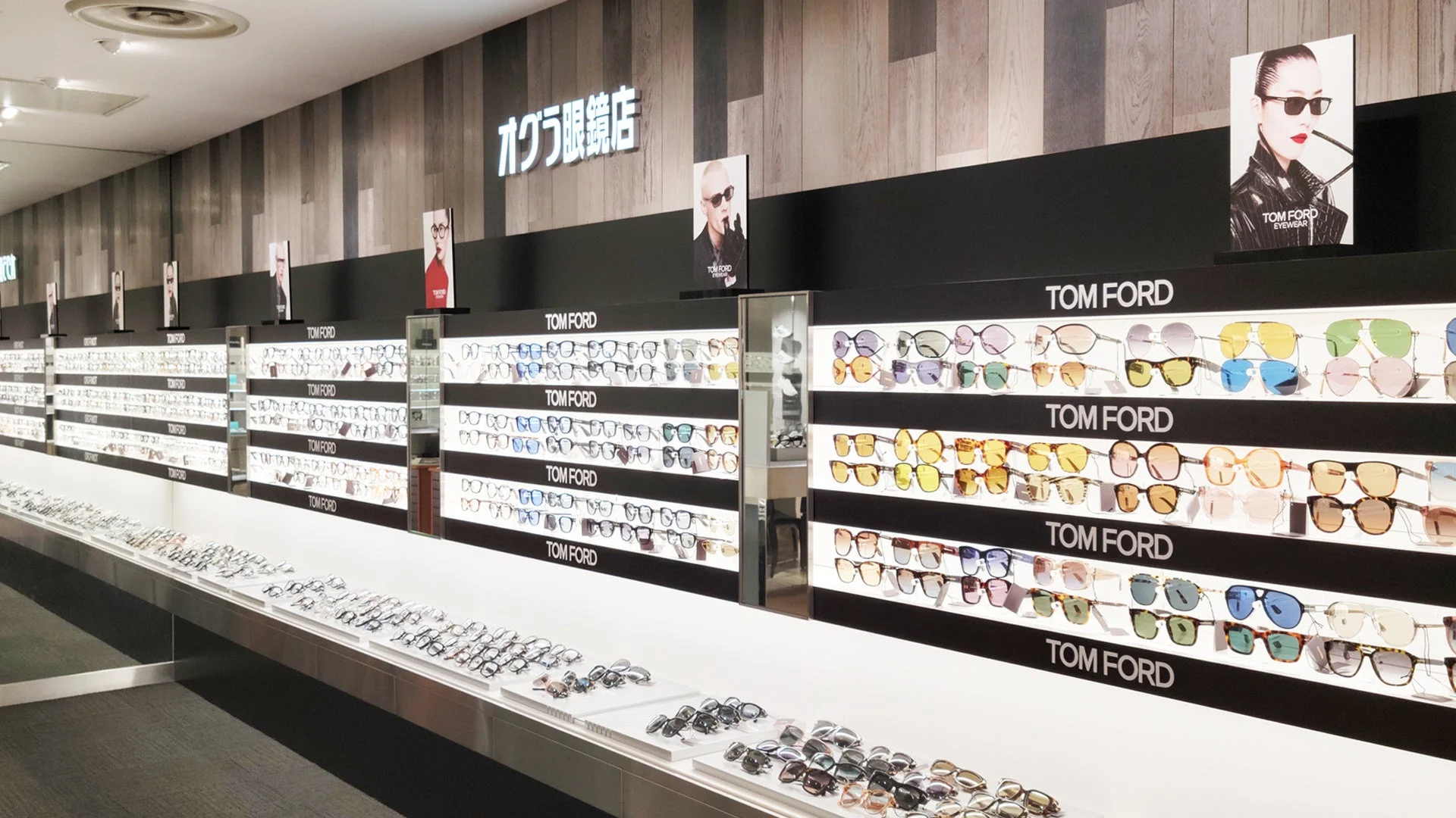 TOM FORD EYEWEARの豊富な商品陳列