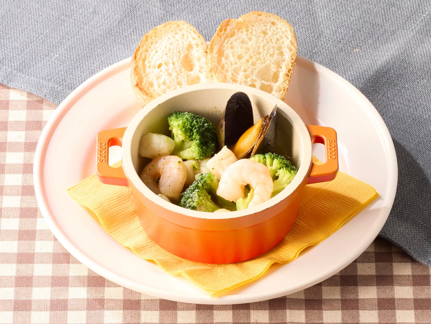 魚介とブロッコリーのアヒージョ