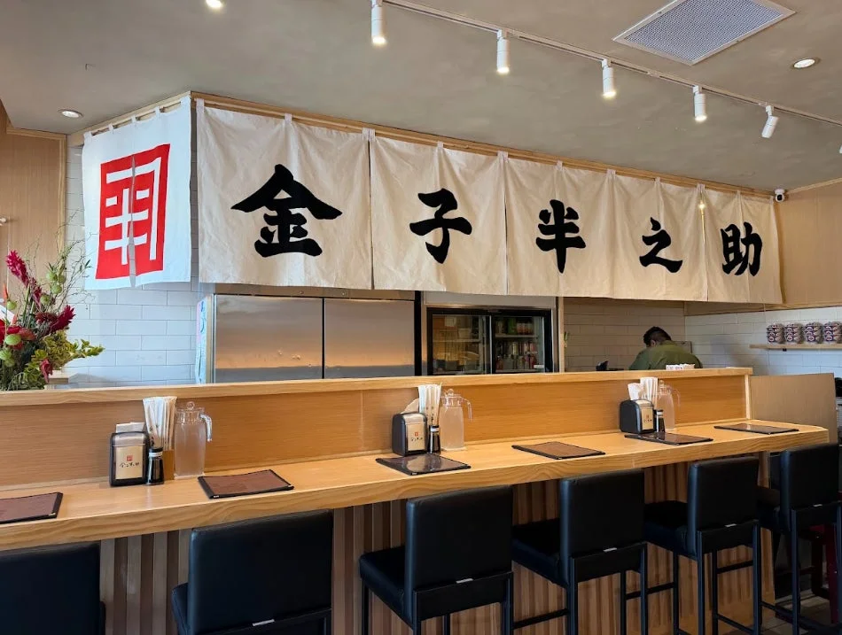 店内のカウンター席