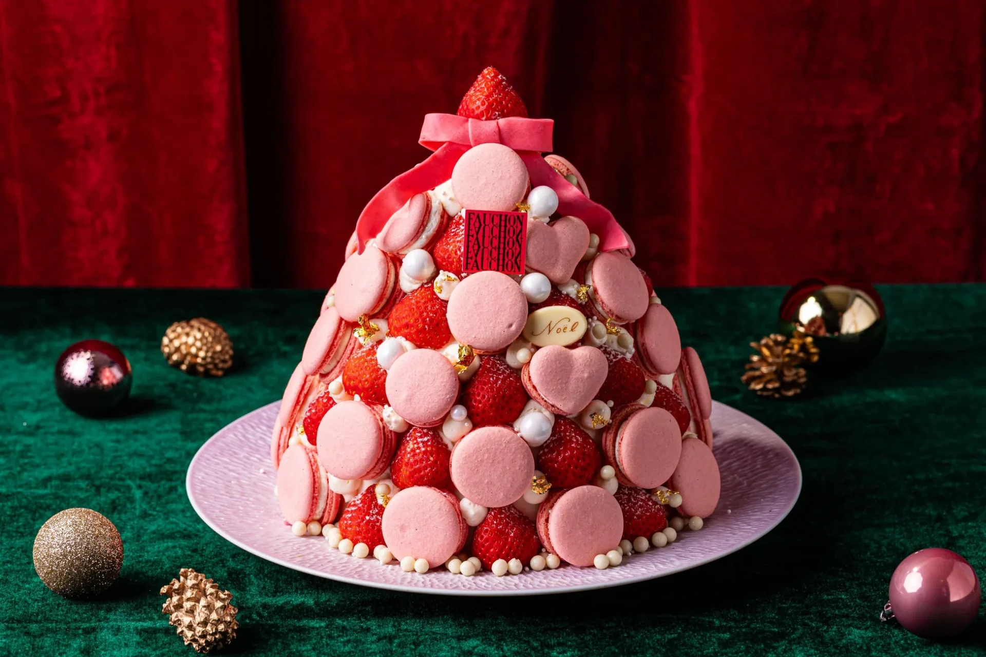マカロンといちごのクリスマスツリー