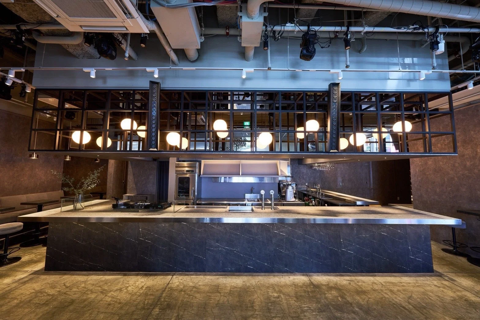1F CAFE & BAR